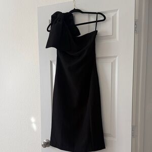 Elegant Black One-Shoulder Dress